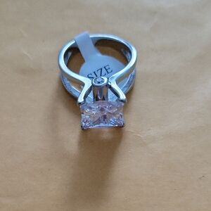 Stunning Silver Ring with Clear Gemstone